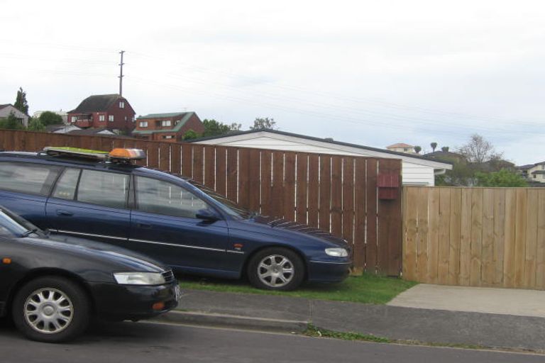 Photo of property in 9 Cassandra Grove, Totara Vale, Auckland, 0629