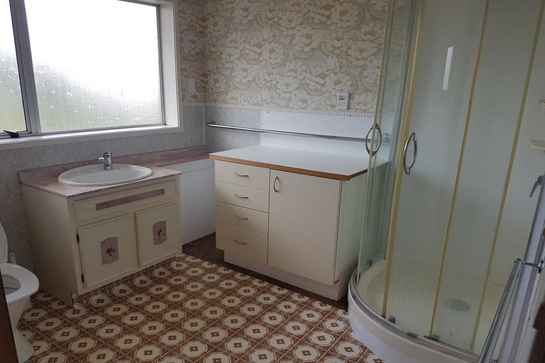 Photo of property in 2 Shepherds Road, Papakura, 2110