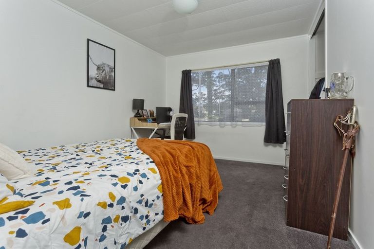 Photo of property in 1/16 Leiden Place, Totara Vale, Auckland, 0629