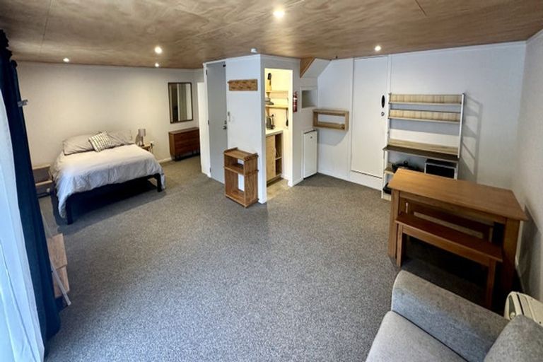 Photo of property in 4 Heathvale Place, Heathcote Valley, Christchurch, 8022