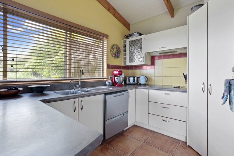 Photo of property in 78 Coulter Road, Henderson Valley, Auckland, 0614