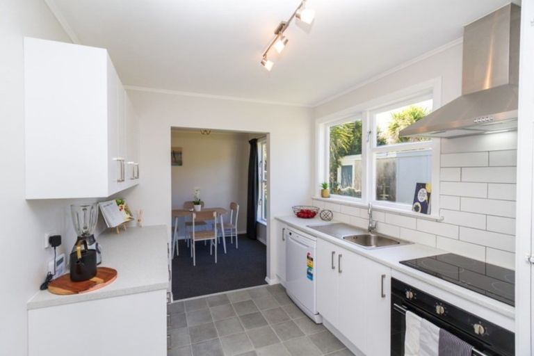 Photo of property in 25 Roberts Street, Tawa, Wellington, 5028