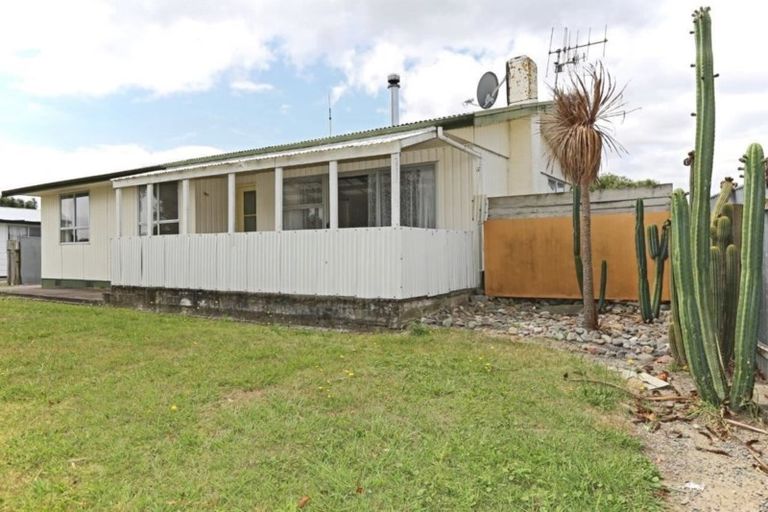 Photo of property in 6 Walton Way, Flaxmere, Hastings, 4120