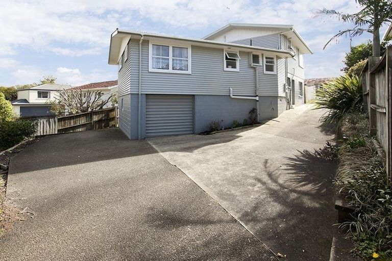 Photo of property in 1/12 Bond Crescent, Forrest Hill, Auckland, 0620