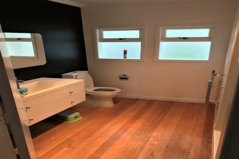 Photo of property in 9 Covil Avenue, Te Atatu South, Auckland, 0610