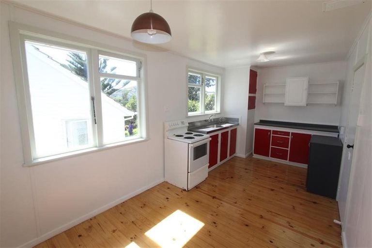 Photo of property in 46 Hereford Street, Cannons Creek, Porirua, 5024