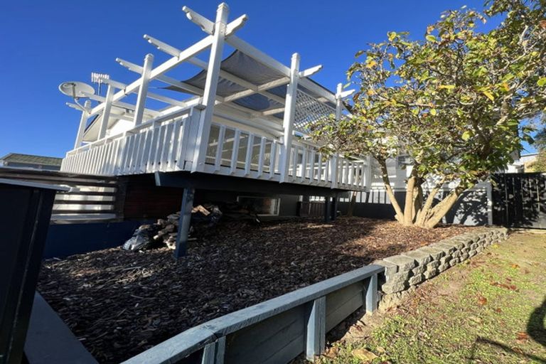 Photo of property in 27 Halberg Street, Glenfield, Auckland, 0629