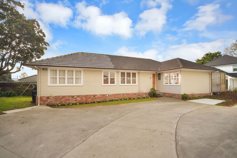 Photo of property in 30a Enderby Drive, Te Atatu Peninsula, Auckland, 0610
