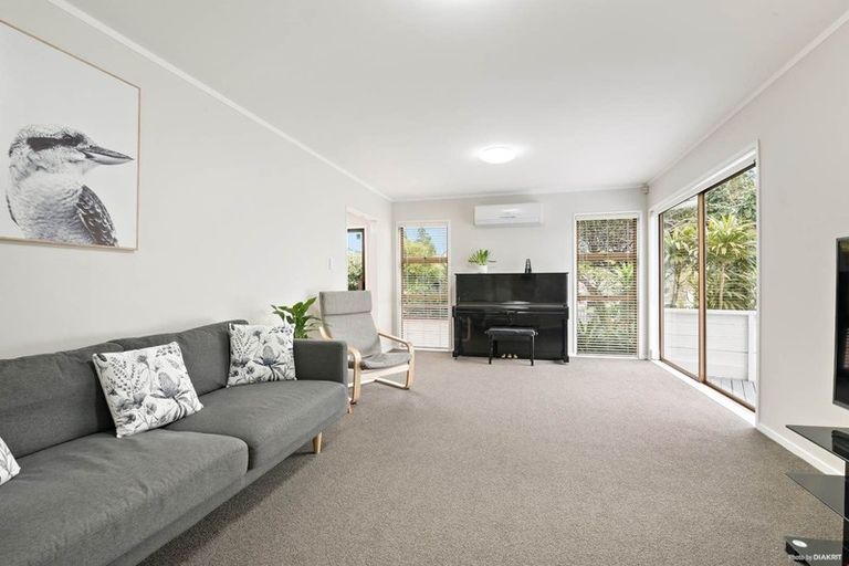 Photo of property in 111 Becroft Drive, Forrest Hill, Auckland, 0620