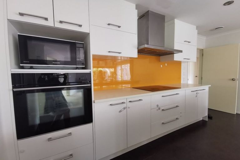 Photo of property in 5 Pukatea Avenue, Albany, Auckland, 0632