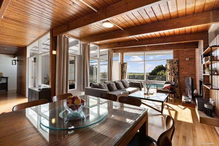 Photo of property in 156 Bleakhouse Road, Mellons Bay, Auckland, 2014