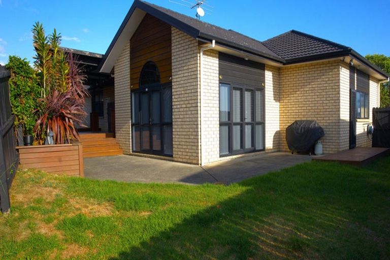 Photo of property in 64 Crossandra Drive, Mangere, Auckland, 2022