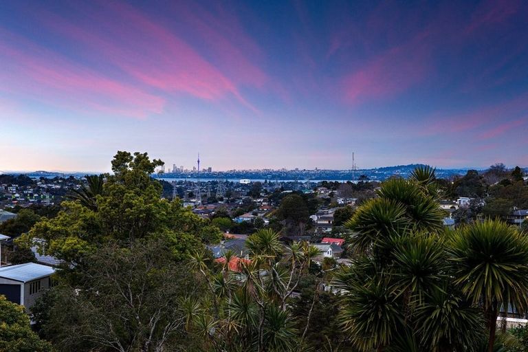 Photo of property in 325 Don Buck Road, Massey, Auckland, 0614