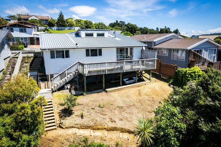 Photo of property in 18 Greenwich Grove, Stokes Valley, Lower Hutt, 5019