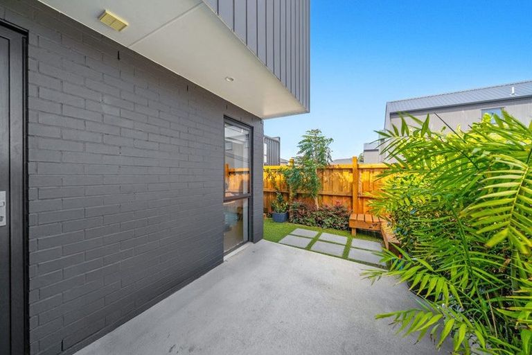 Photo of property in 640a Massey Road, Mangere, Auckland, 2022