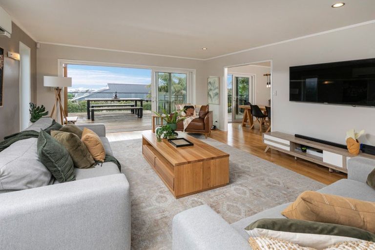 Photo of property in 33 Montclair Rise, Browns Bay, Auckland, 0630