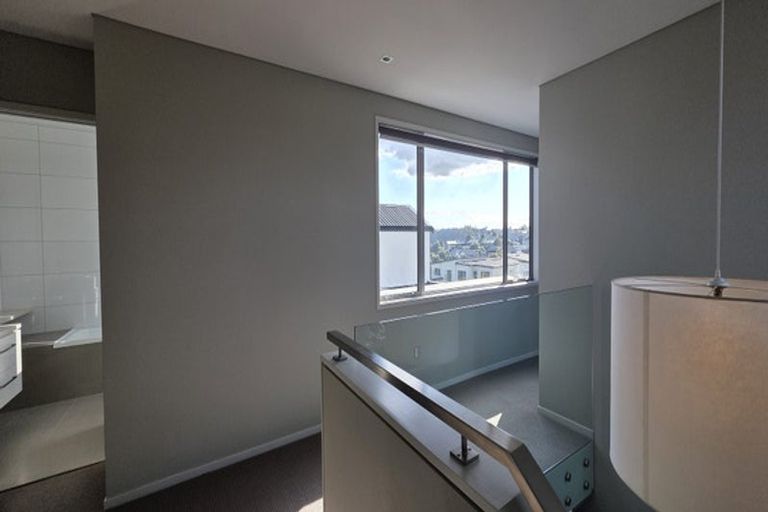 Photo of property in 73 Ridge View Crescent, Pukekohe, 2120