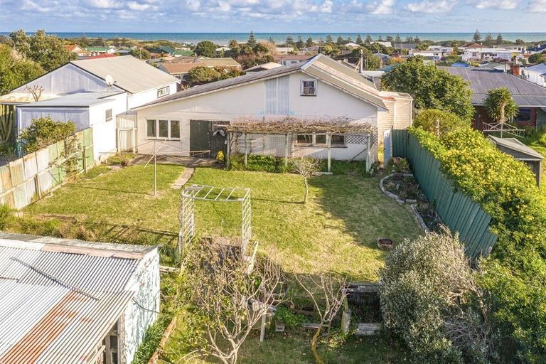 Photo of property in 98 Cornfoot Street, Castlecliff, Whanganui, 4501