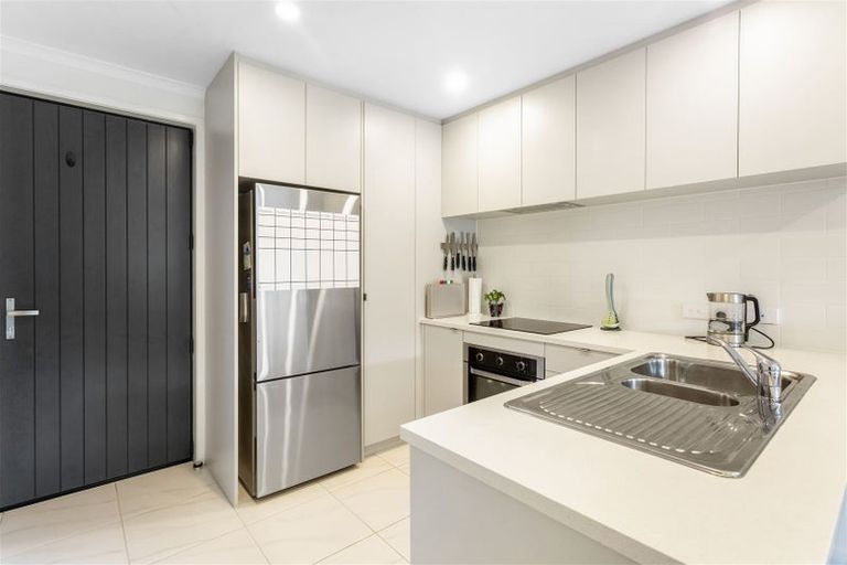 Photo of property in 18 Patariki Way, Beach Haven, Auckland, 0626