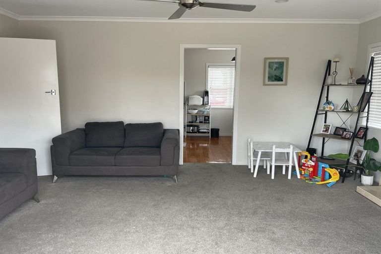 Photo of property in 12 Albert Road, Kelston, Auckland, 0602