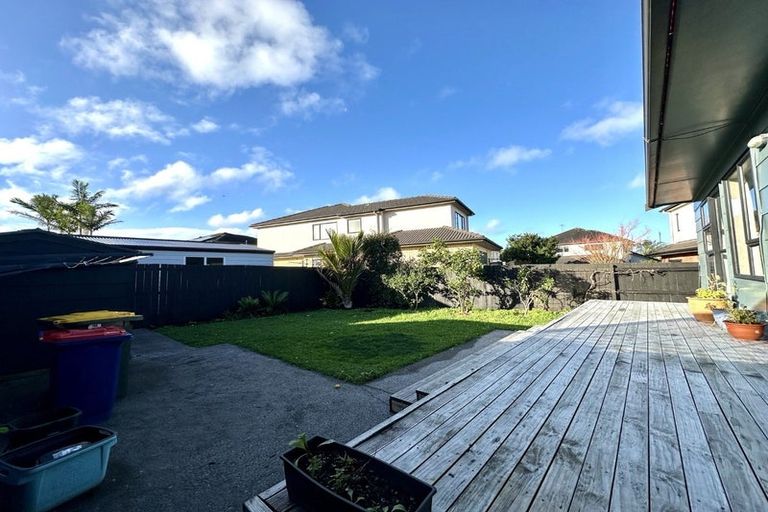 Photo of property in 19a Glenhaven Place, Te Atatu Peninsula, Auckland, 0610