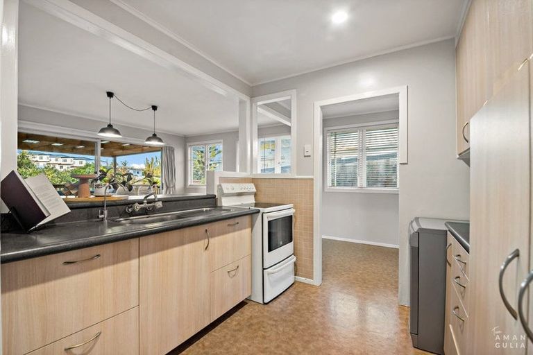 Photo of property in 27 Amberley Avenue, Te Atatu South, Auckland, 0610