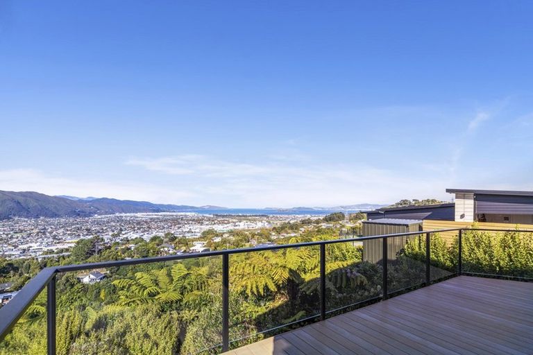 Photo of property in 39 Meadowbank Drive, Belmont, Lower Hutt, 5010