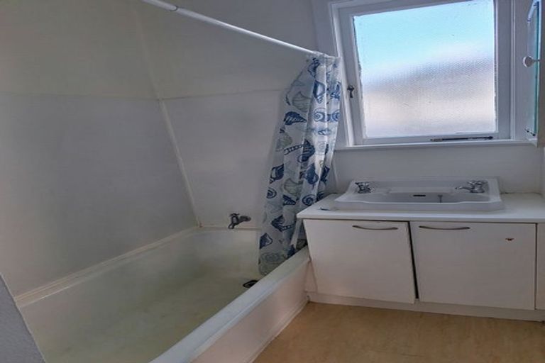 Photo of property in 6 Daphne Street, Kelston, Auckland, 0602