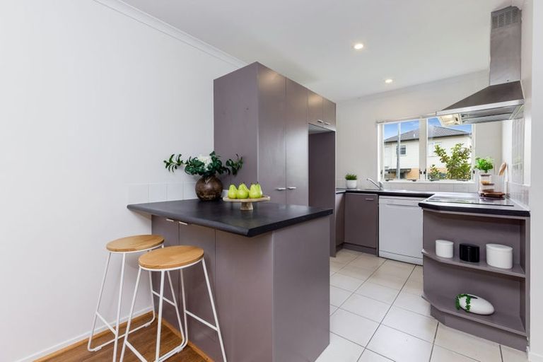 Photo of property in 20 Brashier Circle, Sunnyvale, Auckland, 0612