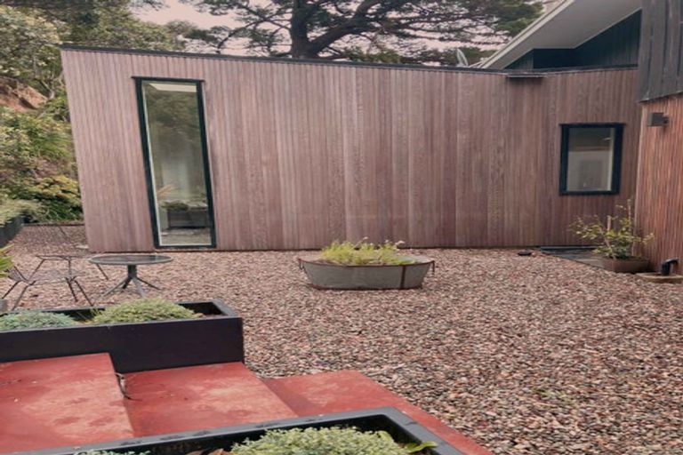 Photo of property in 11 Richmond Road, Mahina Bay, Lower Hutt, 5013