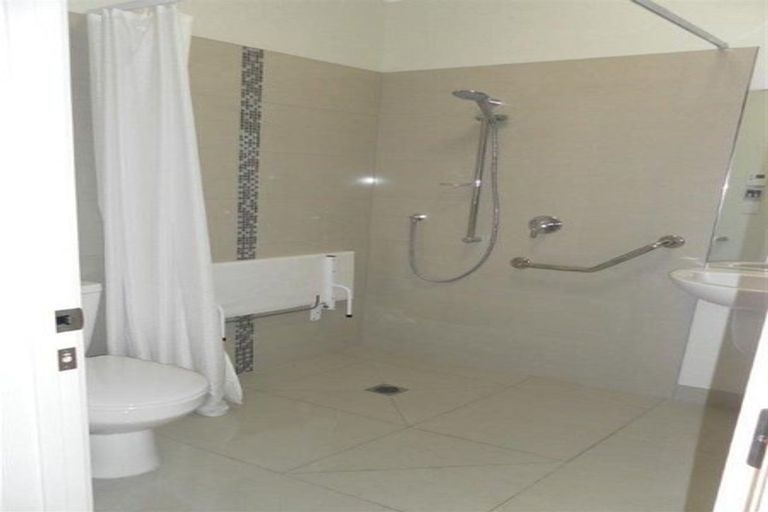 Photo of property in 7 Dorchester Place, Orewa, 0931