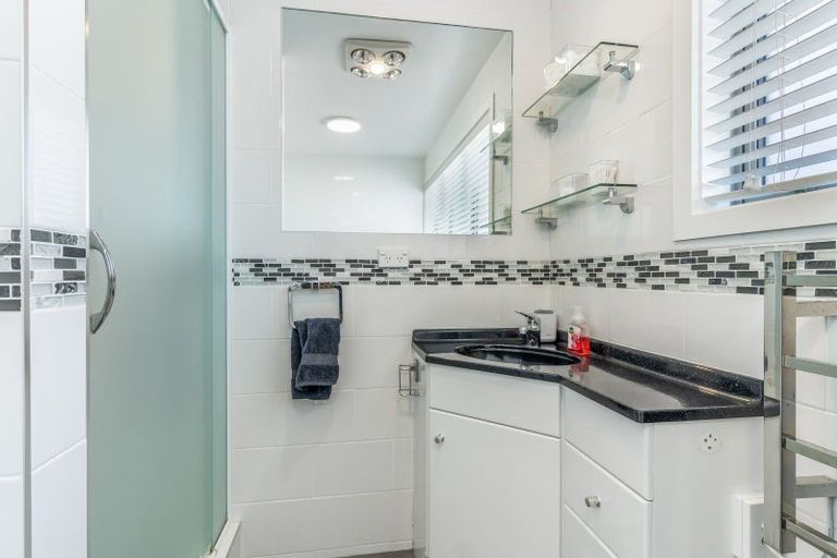 Photo of property in 8 Home Street, Winton, 9720