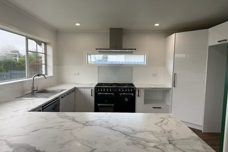 Photo of property in 19 Endeavour Avenue, Welcome Bay, Tauranga, 3112