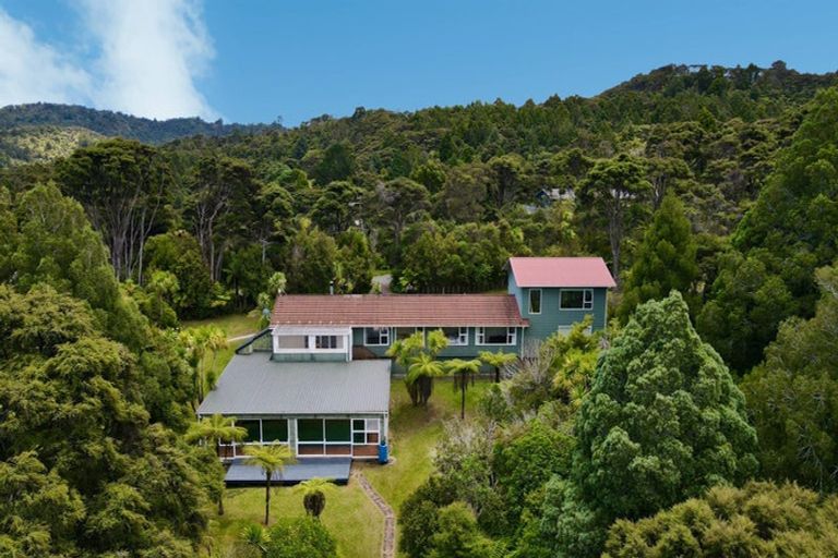 Photo of property in 18 Steam Hauler Track, Waitakere, Henderson, 0782