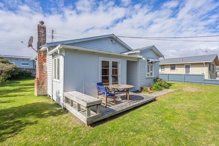 Photo of property in 13 Waimea Road, Waikanae Beach, Waikanae, 5036