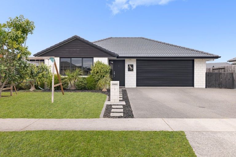 Photo of property in 5 Oka Street, Papamoa Beach, Papamoa, 3118
