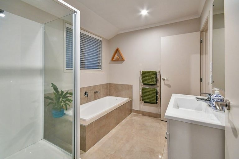 Photo of property in 12 Loader Place, Pokeno, 2402