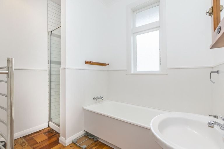 Photo of property in 76 Ira Street, Miramar, Wellington, 6022