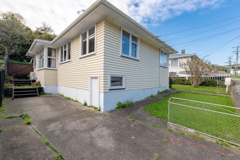 Photo of property in 198 Sievers Grove, Cannons Creek, Porirua, 5024