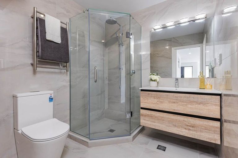 Photo of property in 7b Gladfield Lane, Te Atatu Peninsula, Auckland, 0610