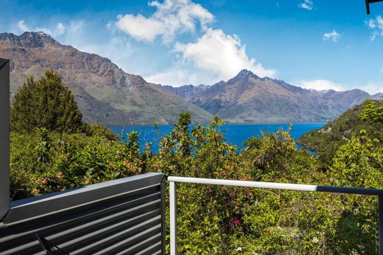 Photo of property in 14a Mckerrow Place, Sunshine Bay, Queenstown, 9300