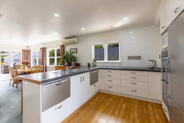 Photo of property in 16 Gladstone Road, Bluff Hill, Napier, 4110