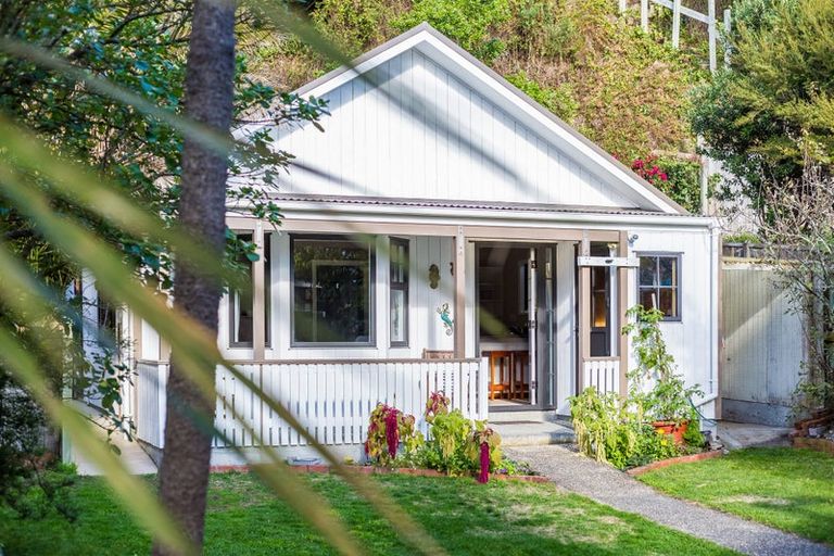 Photo of property in 123 Muritai Road, Eastbourne, Lower Hutt, 5013