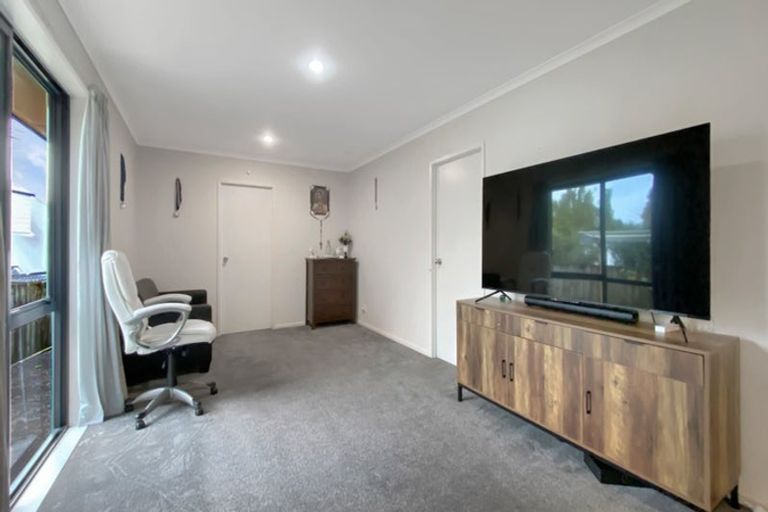Photo of property in 36a Divich Avenue, Te Atatu South, Auckland, 0610