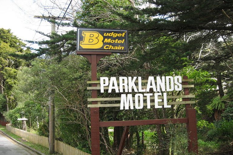 Photo of property in 27 Rowe Parade, Wainuiomata, Lower Hutt, 5014