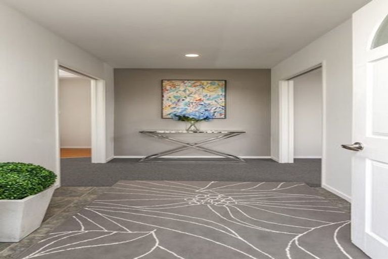 Photo of property in 14 Ribbonwood Crescent, Goodwood Heights, Auckland, 2105