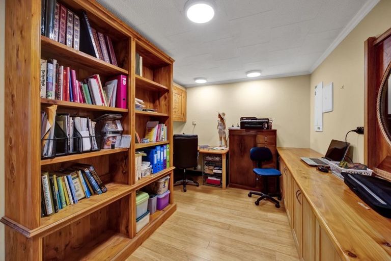 Photo of property in 543 Manutahi Road, Lepperton, New Plymouth, 4373