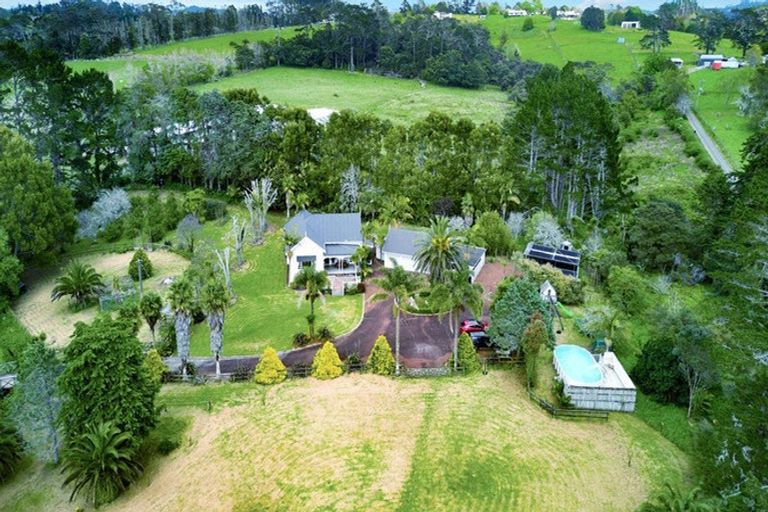 Photo of property in 112 Motu Road, Kumeu, 0891
