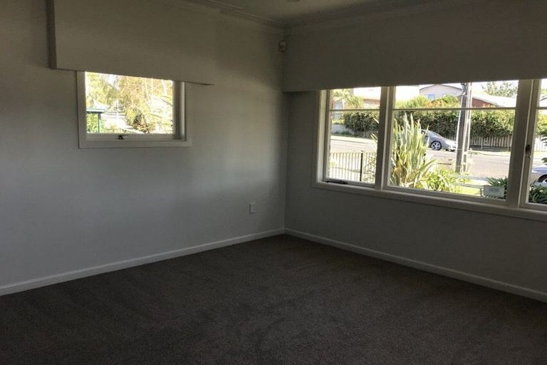 Photo of property in 22 Coles Crescent, Papakura, 2110