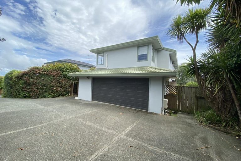 Photo of property in 2/16 Stoneleigh Court, Sunnynook, Auckland, 0632